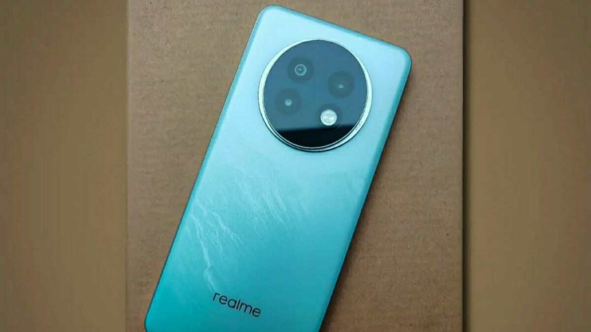 Realme 13 Plus 5G display and camera